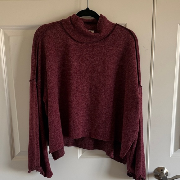 Zenana Outfitters Sweaters - Zara Turtleneck Cropped Women's Burgundy Sweater Size XS Super Soft! Side Slits